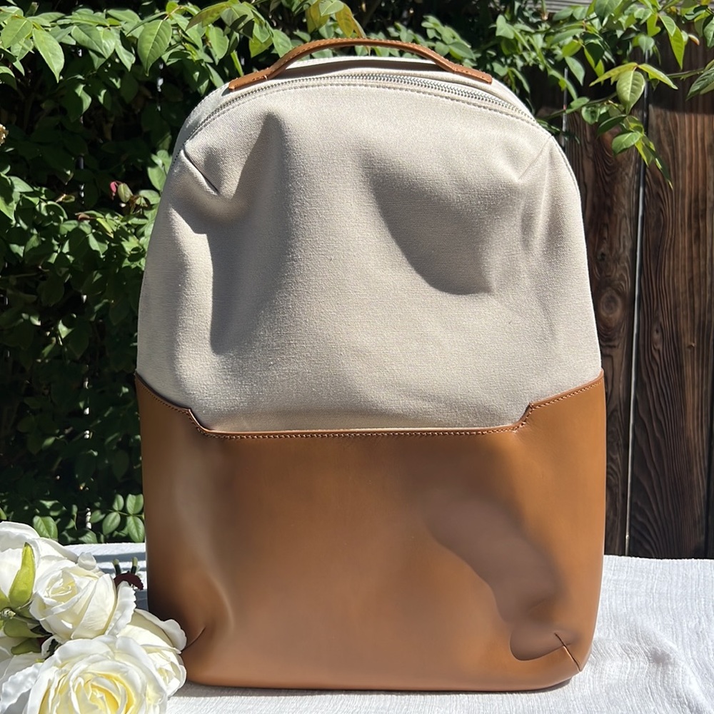 Never used away The Everywhere Zip Backpack.😍UNISEX